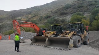 Policía interviene a cuatro trabajadores e incauta maquinaria pesada en Huancavelica