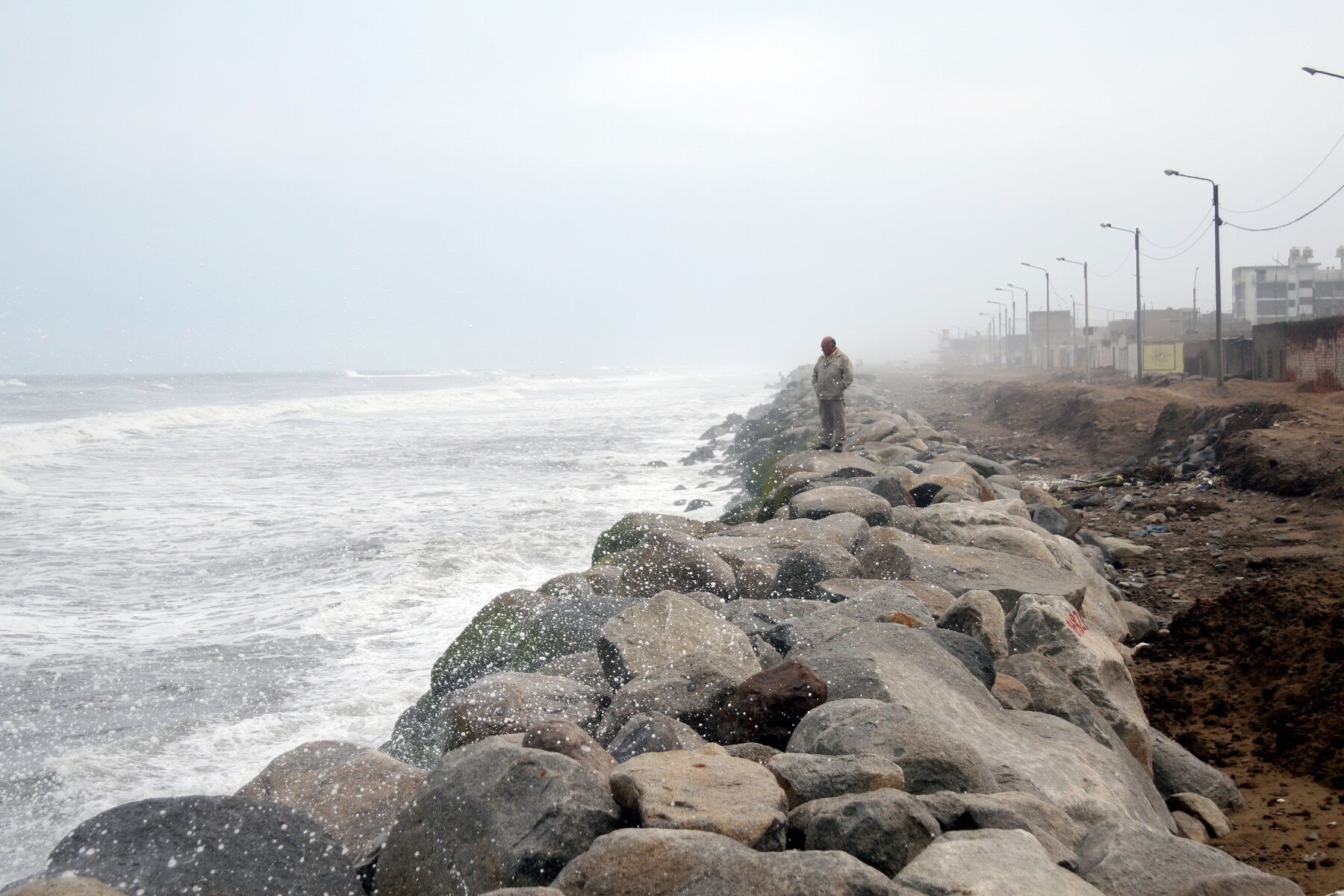 Licitación para realizar trabajos en los balnearios de Huanchaco, Buenos Aires y Las Delicias fue declarado desierto. Hay 12 mil personas en riesgo.
