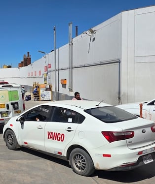 Se reportaron largas colas de vehículos por desabastecimiento de GLP en Arequipa. (Foto: Omar Cruz/@photo.gec)
