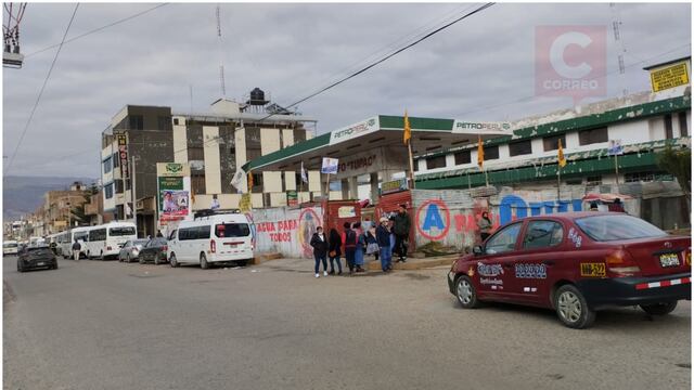 Decenas de votantes salen de Huancayo hacia Huancavelica para emitir su voto