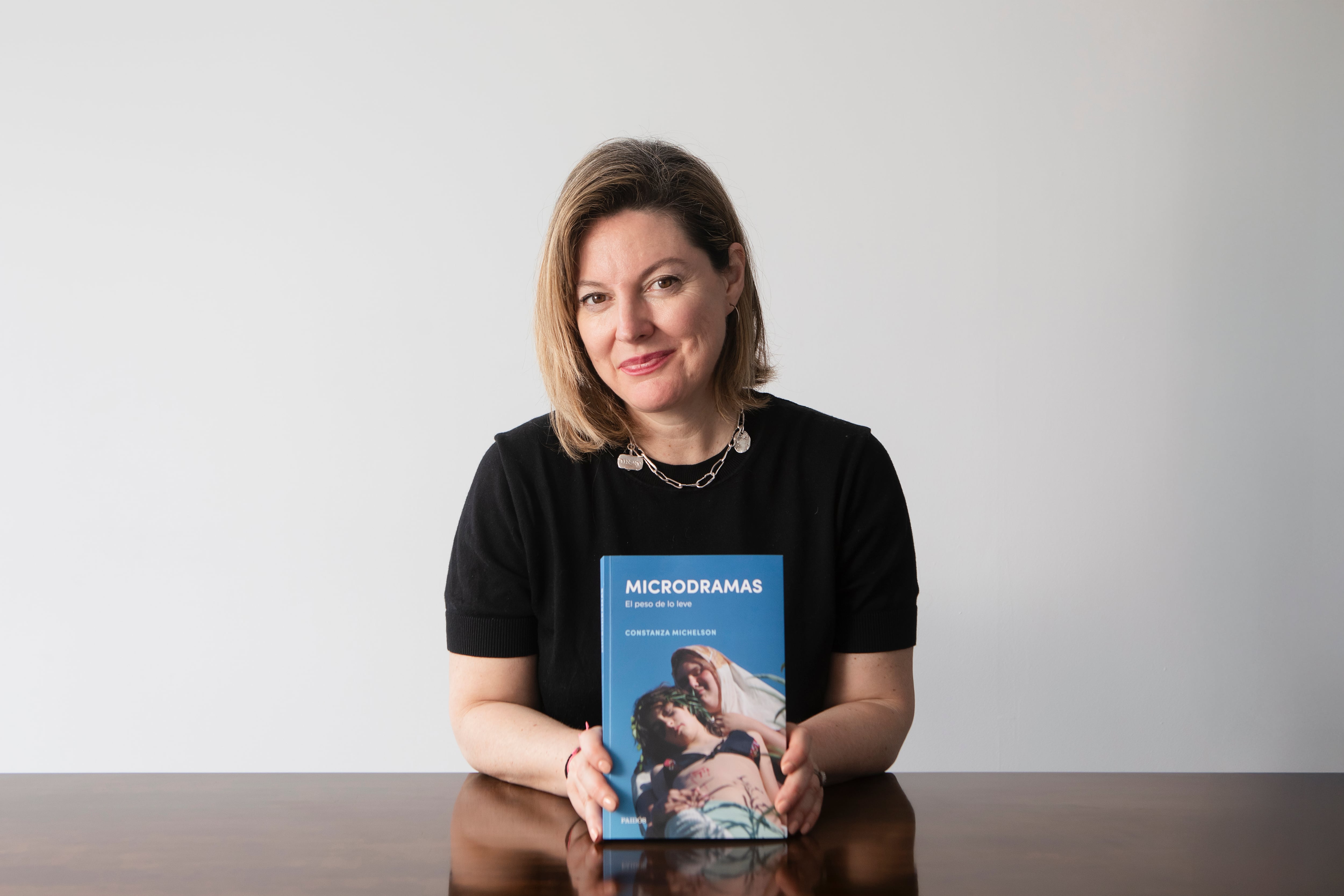 "Solemos pensar que las cosas decisivas son únicamente los grandes eventos estelares o las reuniones importantes", dice Constanza Michelson.
(Foto: Rochi León)