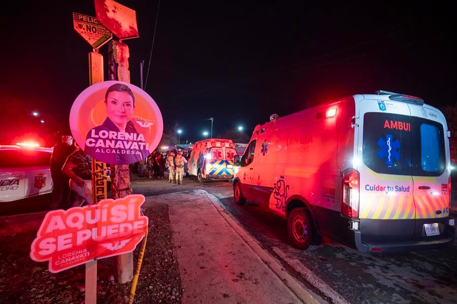 Socorrieron a heridos. (Foto: EFE/Miguel Sierra)