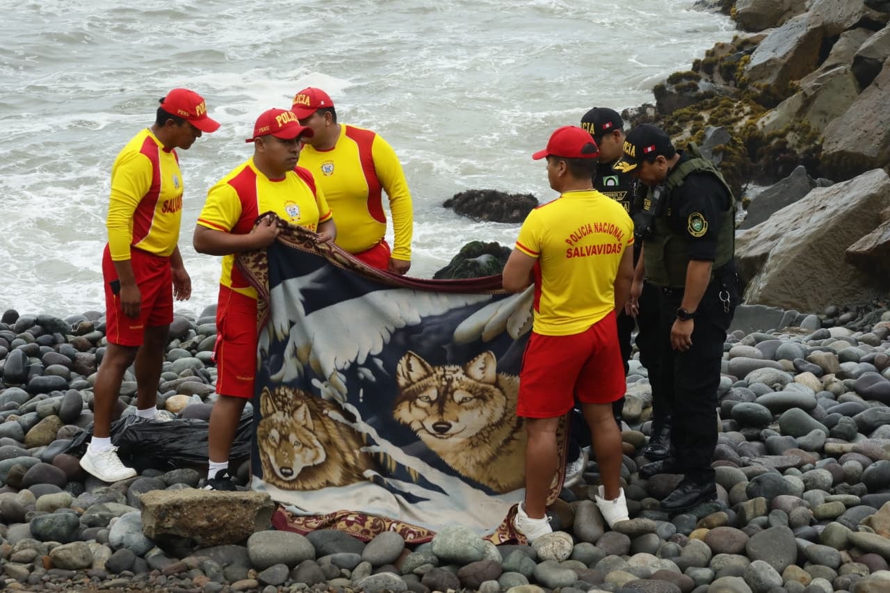 El joven había ingresado al mar junto a tres amigos en la playa Waikiki. Solo tres lograron regresar a la orilla, lo que activó un operativo de búsqueda en la Costa Verde. (Foto: GEC)