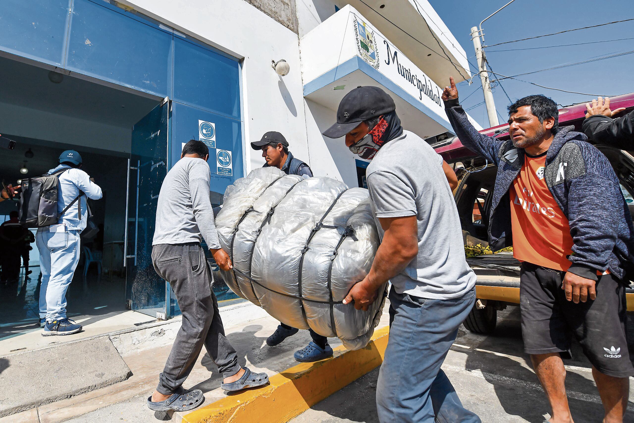Continúa evaluación de daños y entrega de ayuda a los damnificados. (Foto: GEC)