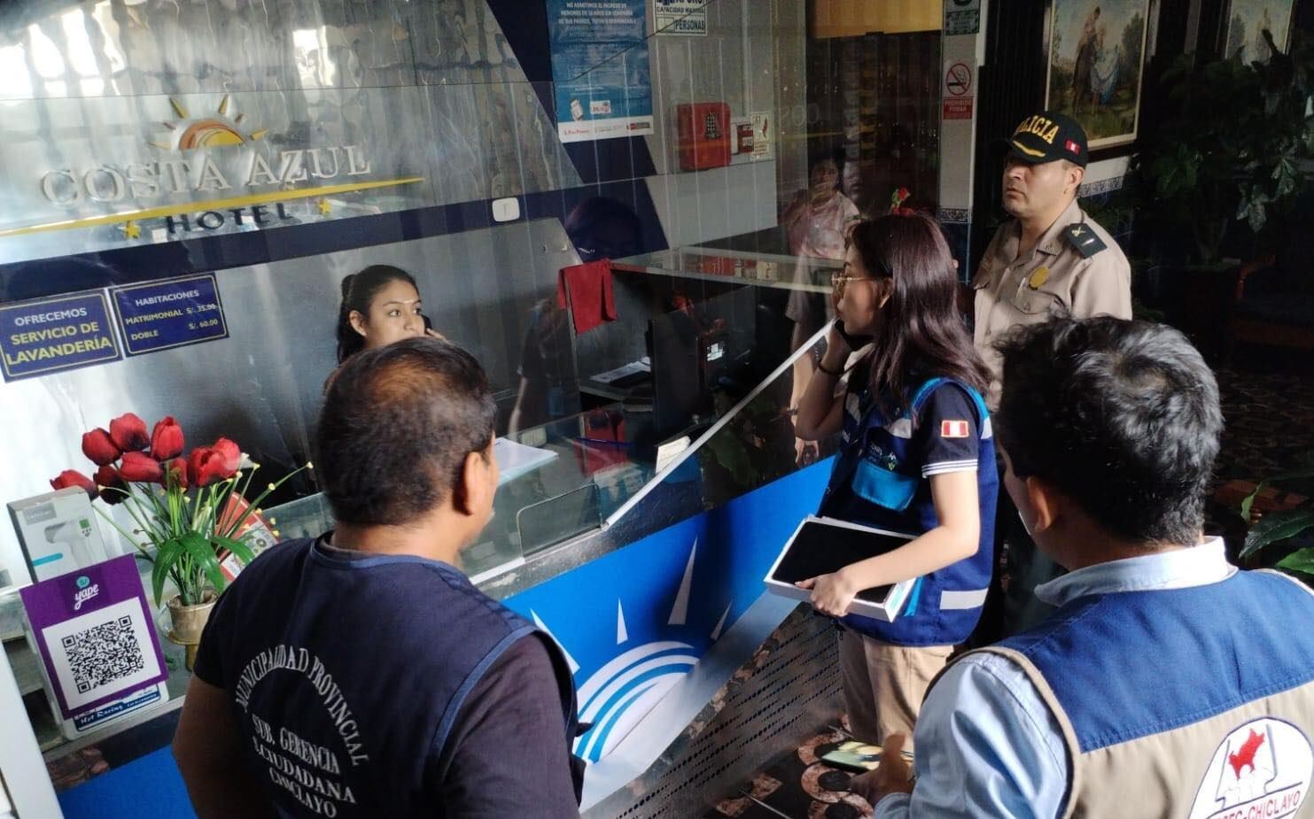 Personal de la Policía y la MPCh se desplazaron a los hoteles.