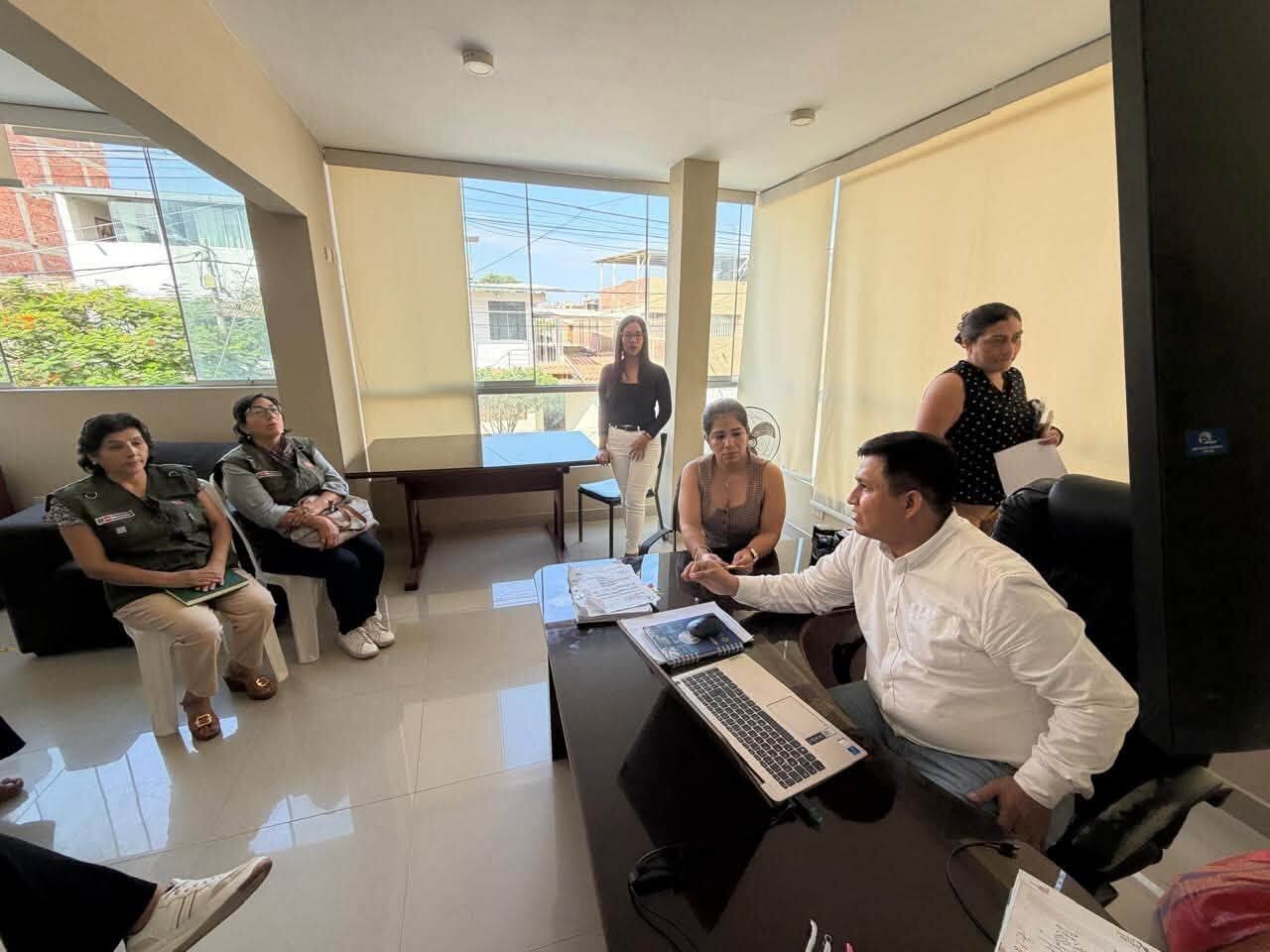 Reunión de autoridades de la Dircetur y comuna piurana