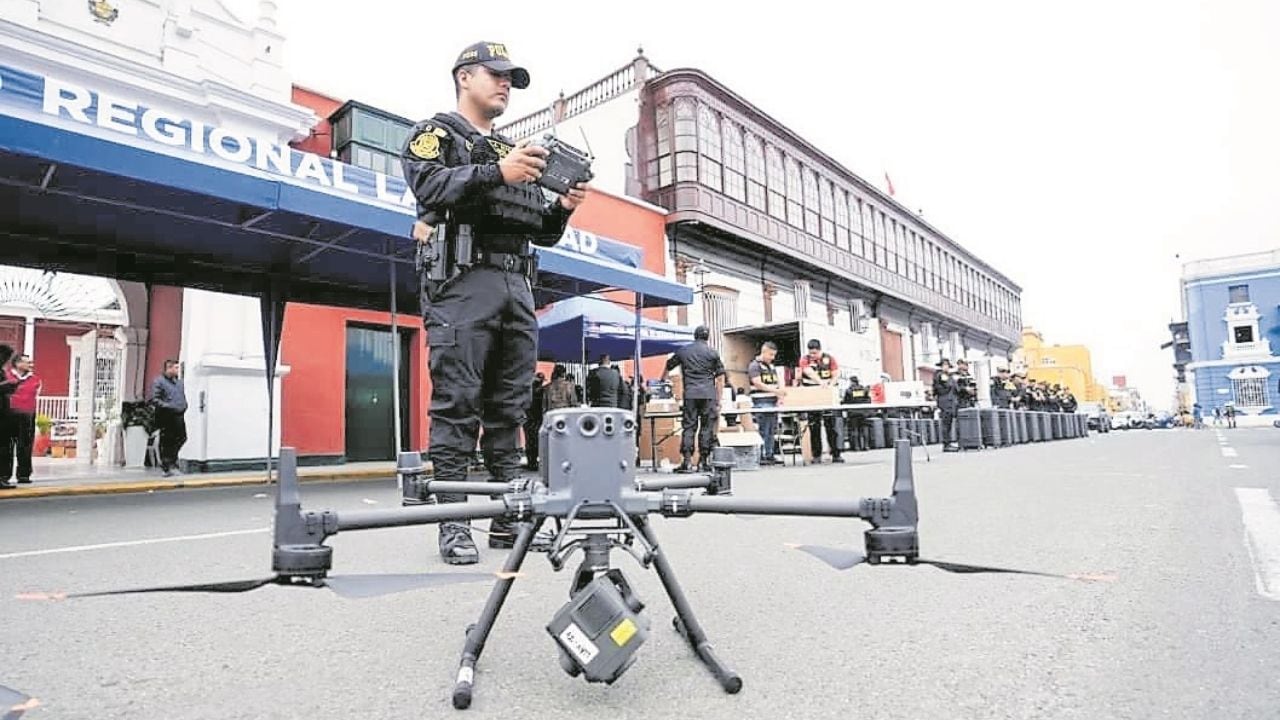 A pocos días de cumplir un año del uso de estos dispositivos tecnológicos, la Policía Nacional confirmó que ha fortalecido su capacidad operativa, pues también ha servido para encontrar cadáveres, recuperar vehículos robados, desarticular bandas de micromercializadores de drogas e incautar armas de fuego.
