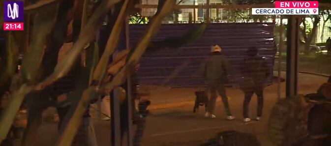 Estudiantes de la Universidad Nacional Mayor de San Marcos bloquearon las puertas 1 y 3 de la ciudad universitaria en protesta por presuntas irregularidades en las elecciones internas. FOTO: CANAL N