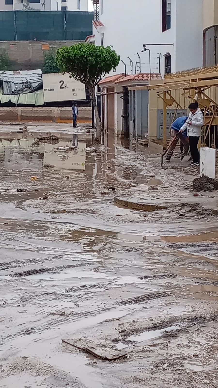 Viviendas inundadas y vías afectadas en Cayma, tras intensas lluvias. Foto: GEC.