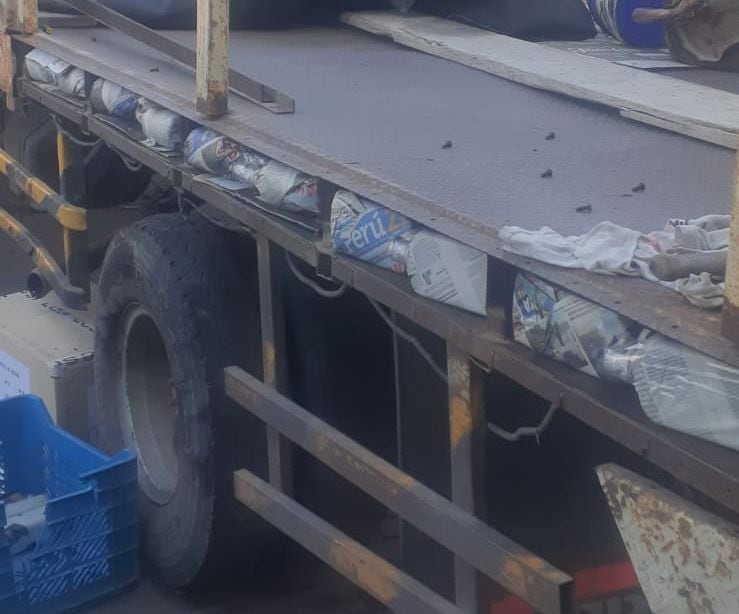 Estructura de vehículo había sido acondicionada para transportar ilegal mercadería. (Foto: Difusión)