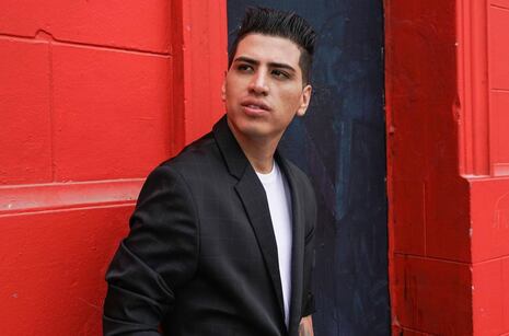 John Kelvin afirma que continuará cantante a pesar de sentencia por agresión contra Dalia Durán (VIDEO)