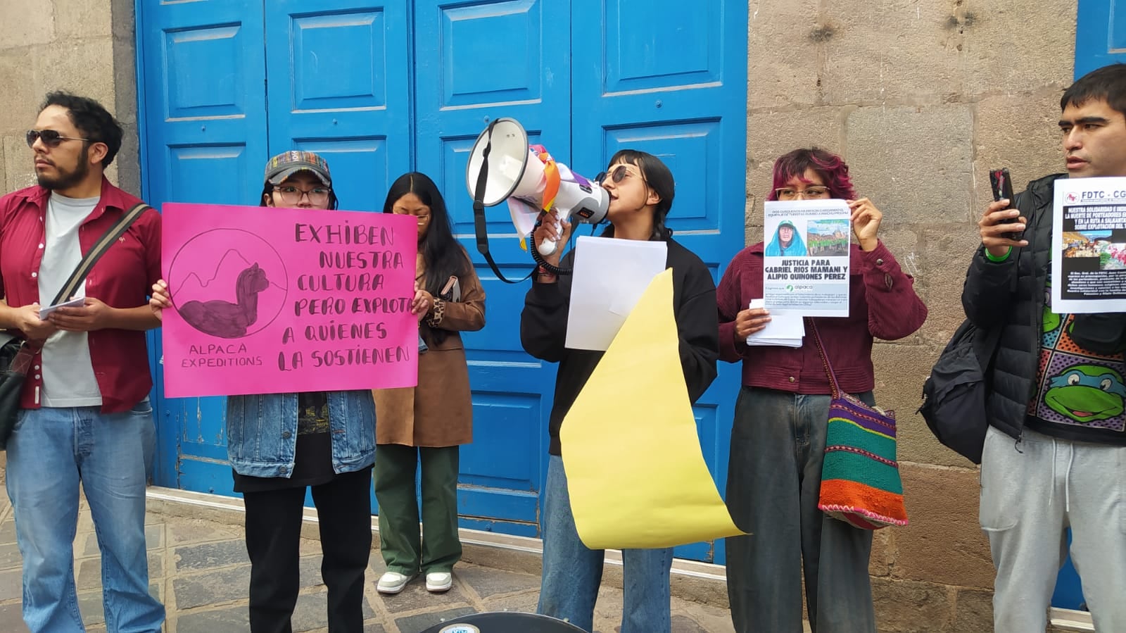 Manifestación contra el presunto maltrato a trabajadores del sector turismo en la ciudad de Cusco.
