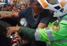 Tarma: sujetos al parecer ebrios protagonizan escándalo en la calle, serían policías