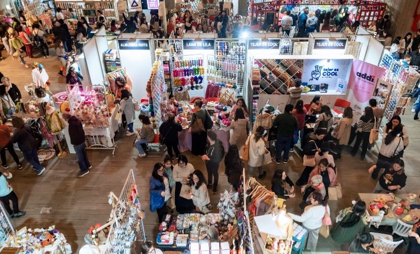 Con más de 2,000 m² de exposición, talleres internacionales y un enfoque en el valor de lo hecho a mano, el Festival Lima Teje celebra su quinta edición el 12 y 13 de julio en el Centro de Convenciones de Lima.