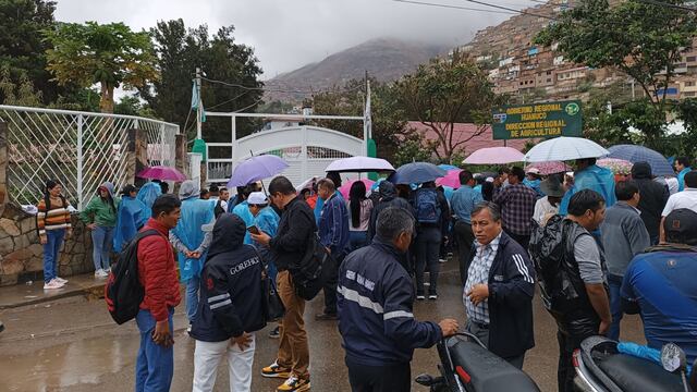 Trabajadores del Gobierno Regional de Huánuco paran labores por cambio horario