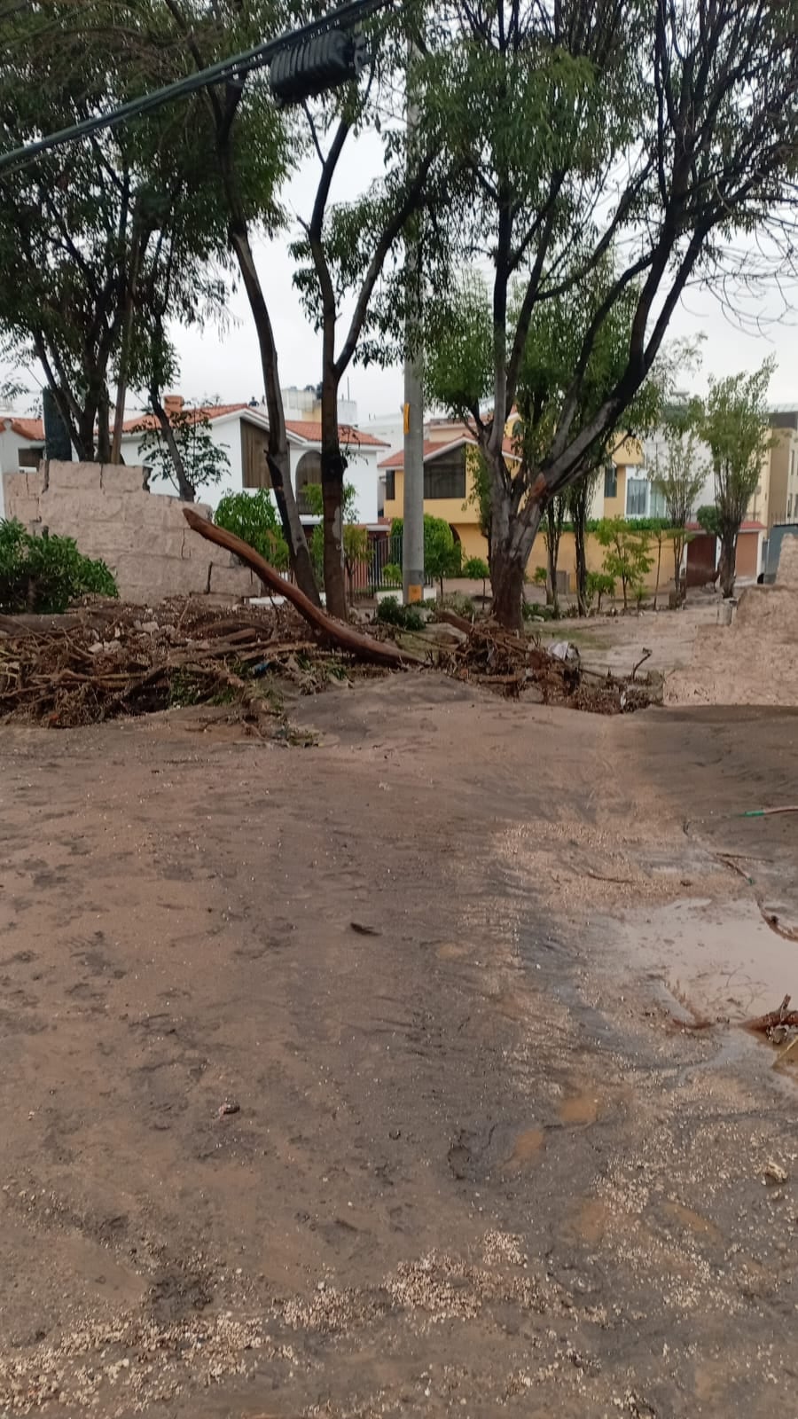 Viviendas inundadas y vías afectadas en Cayma, tras intensas lluvias. Foto: GEC.