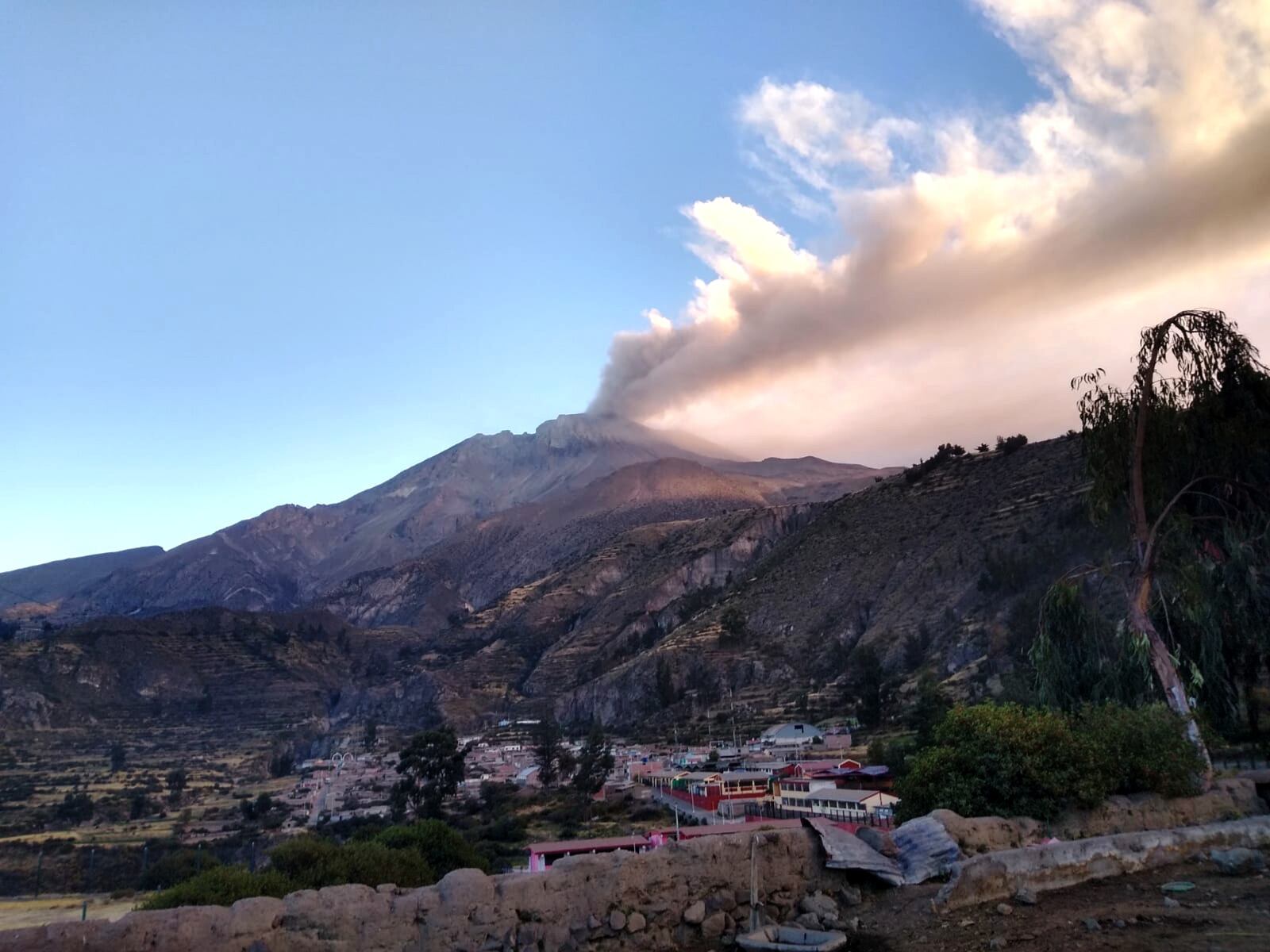 IGP alertó sobre emisión de cenizas por explosiones del volcán Ubinas. (Foto: Difusión)