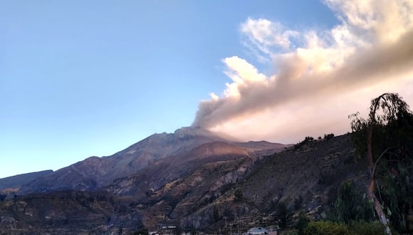 IGP alertó sobre emisión de cenizas por explosiones del volcán Ubinas. (Foto: Difusión)