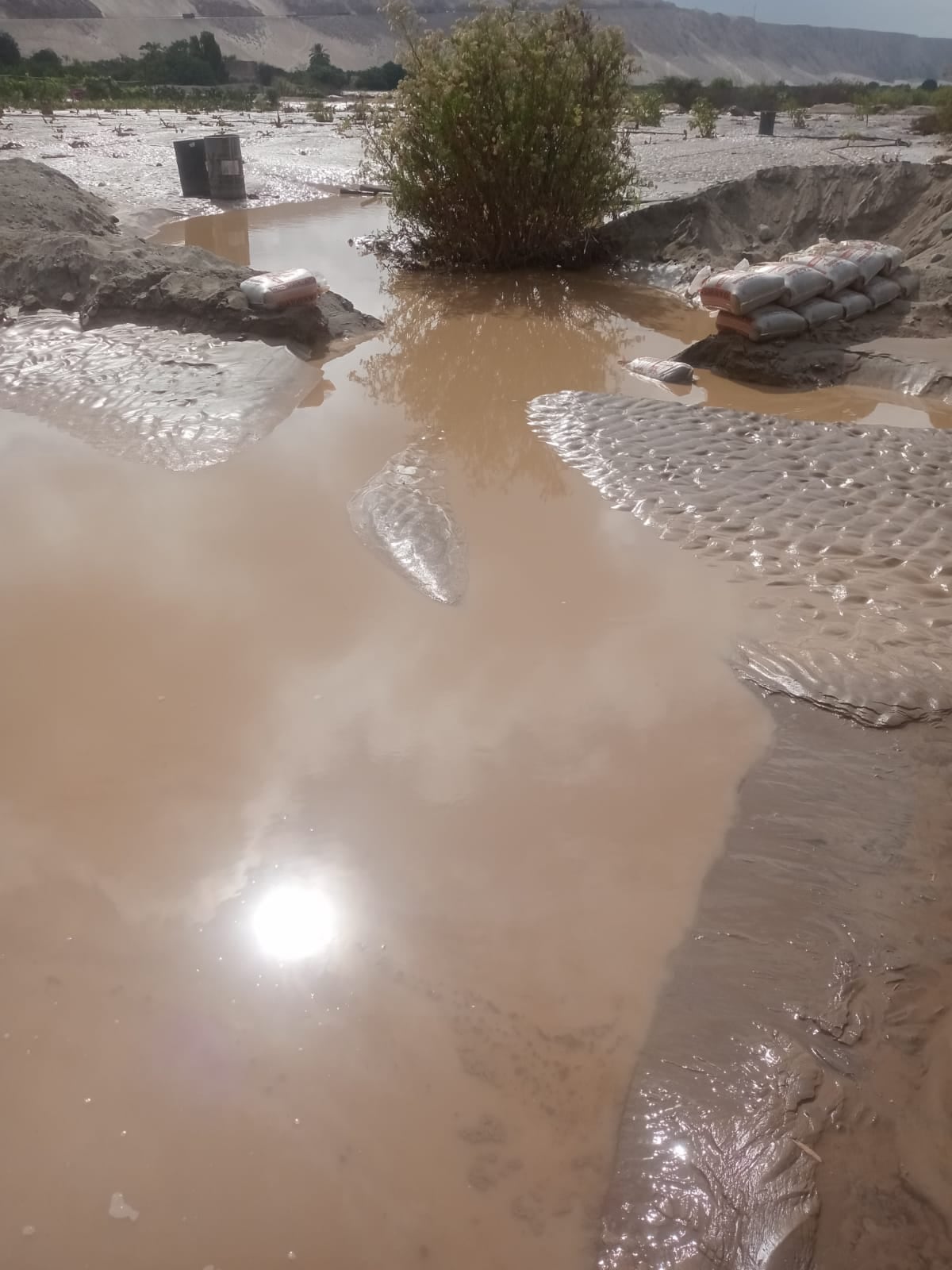 Desborde del Río Anexo de Pescadores, en Ocoña, provincia de Camaná, pone en peligro a pobladores. Foto: Municipalidad de Ocoña.