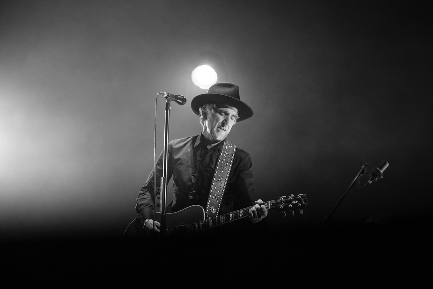 "Afortunadamente la música no es una matemática ni una ciencia exacta; es muy difícil grabar discos pensando exclusivamente en que van a ser un éxito. Hay que ser honesto con uno mismo", dice Mikel Erentxun.