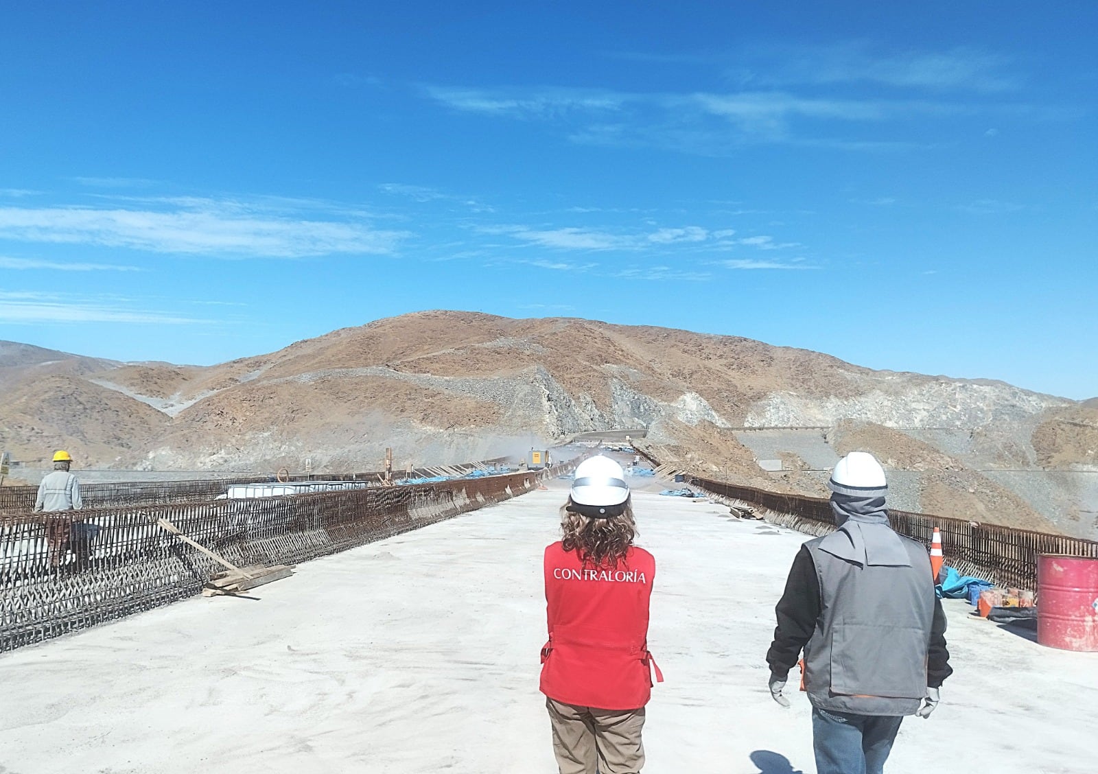 Contraloría advierte riesgos en el vaciado del puente Arequipa-La Joya. (Foto: Contraloría)