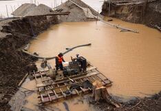 Peruanos creen que minería ilegal financia a políticos y criminales