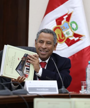 TC presenta en Arequipa libro que reconstruye su historia