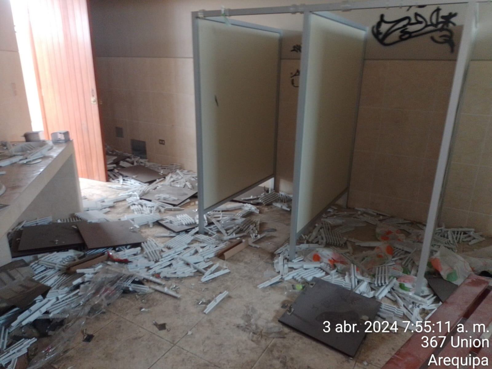 Ambiente abandonado en la piscina de César Vallejo. Foto: cortesía.