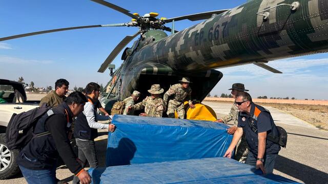 Helicóptero lleva ayuda humanitaria al distrito de Choco en Arequipa tras un huaico que afectó a la población 