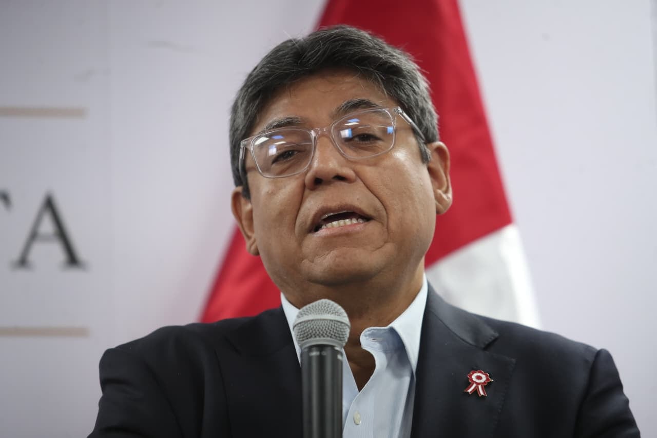 Ministro de Economía y Finanzas (MEF), Elmer Cuba, completó su equipo de trabajo y pondrá el acelerador a fondo para cumplir con sus funciones.
