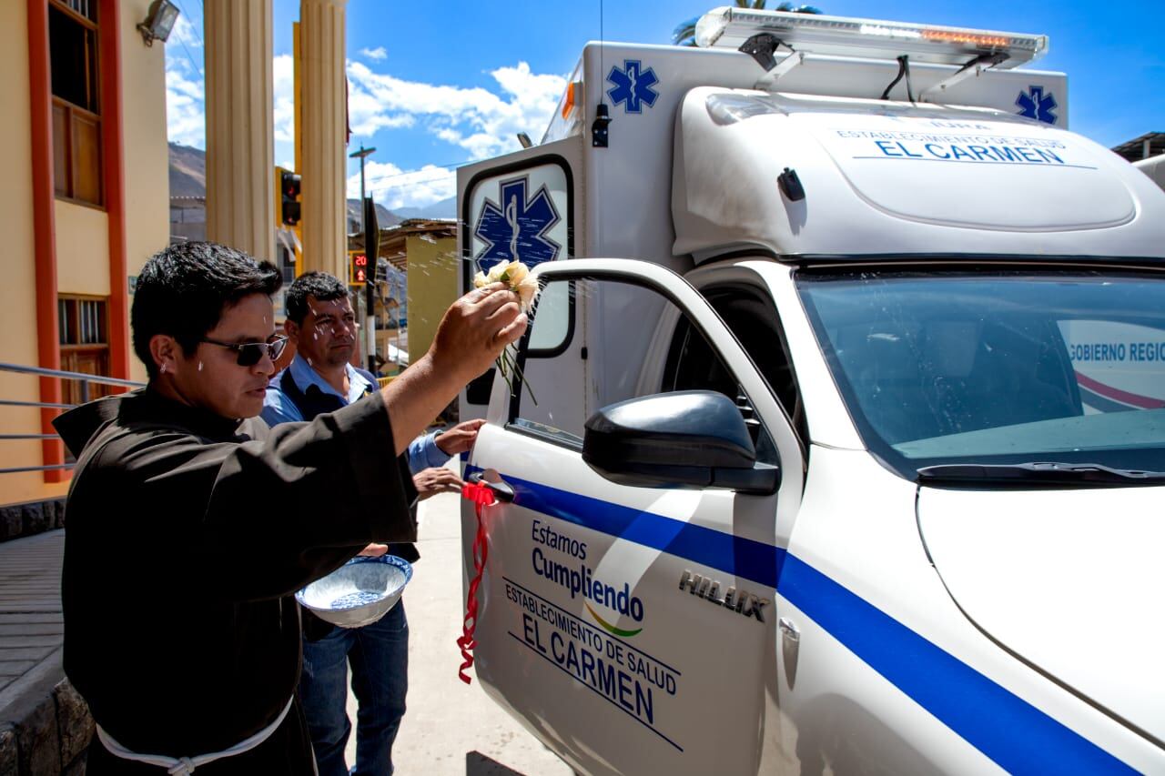 Entregan ambulancias para la sierra de Piura