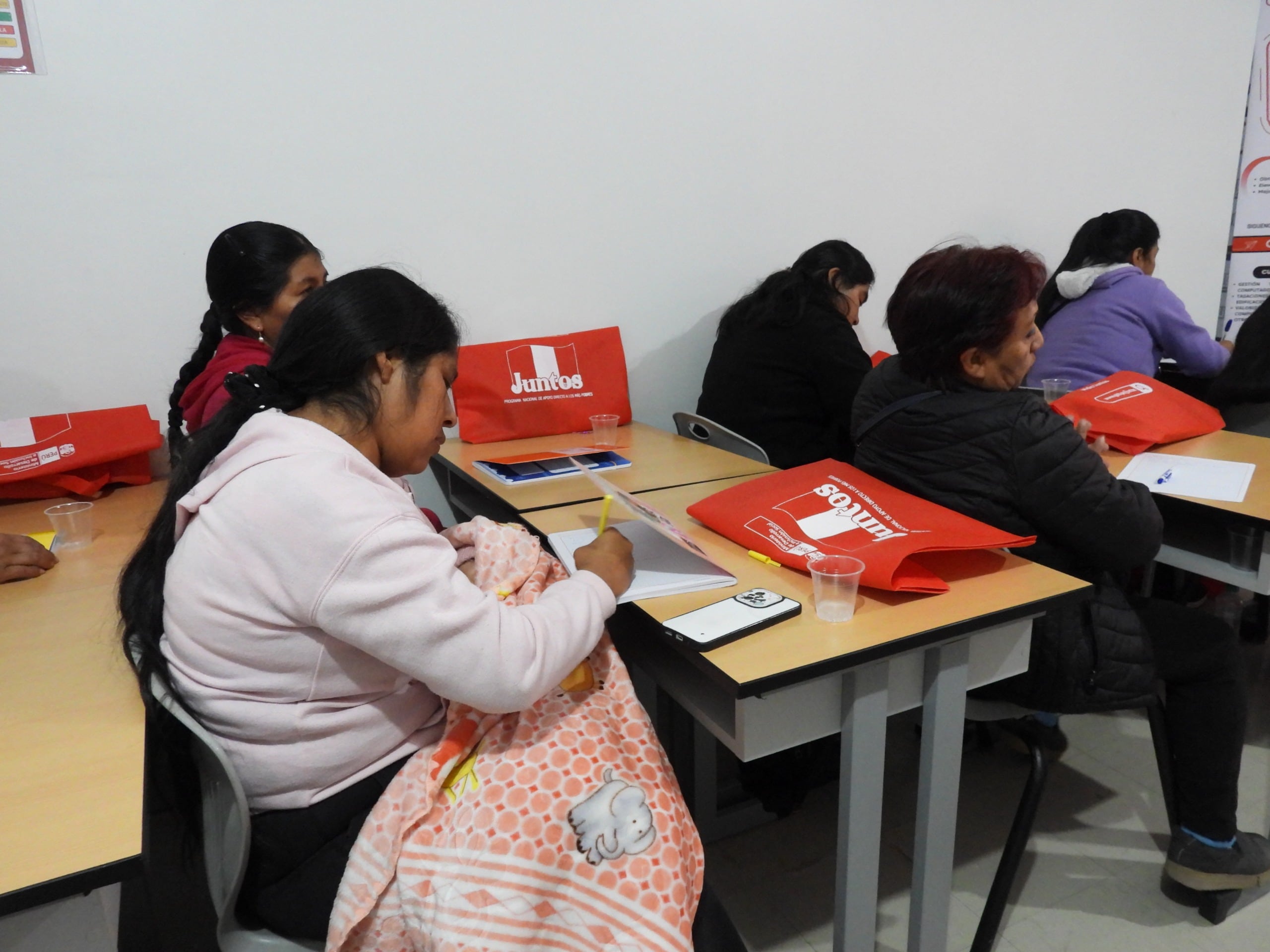 Fueron a las capacitaciones junto con sus bebés para no perder la oportunidad. (FOTO: Difusión)