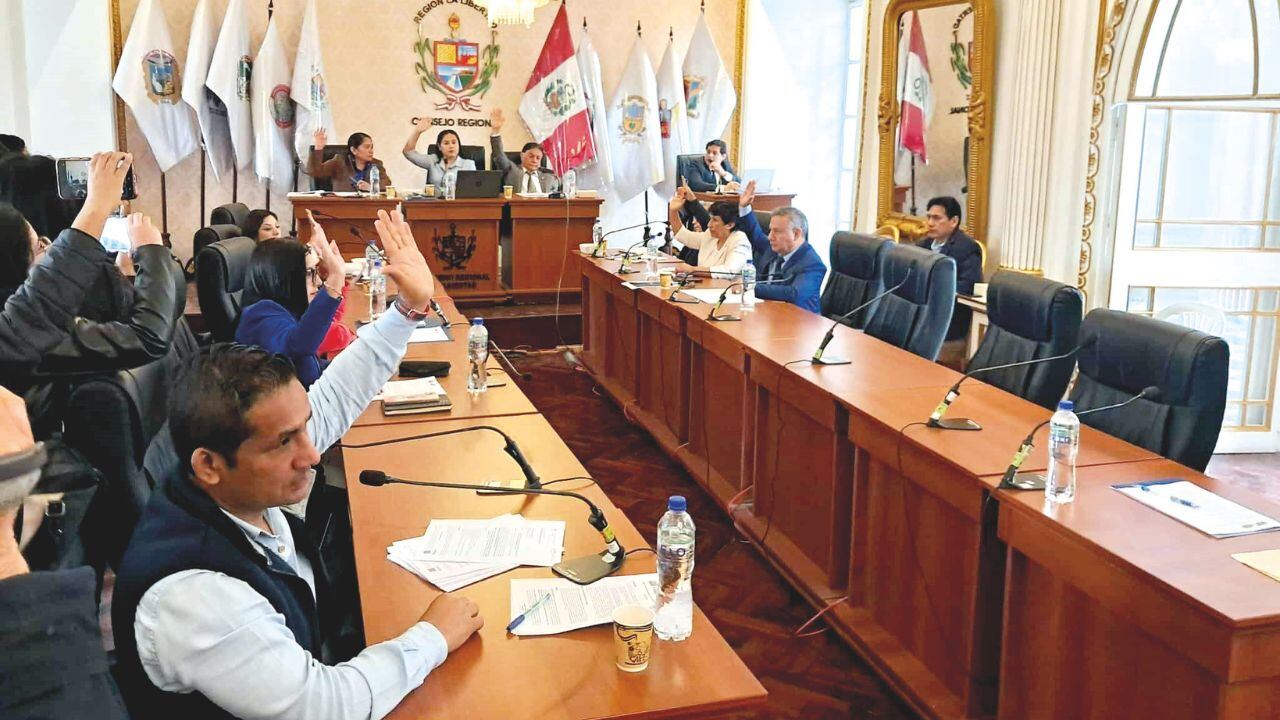 Joven empresaria representante común del Consorcio Hospital Virú no asistió a la cita para explicar cómo hizo para adjudicarse millonarias obras en el Gobierno Regional de La Libertad. Consejera Edy Camacho planteó anular el contrato a fin de que otra empresa ejecute el anhelado nosocomio en la provincia de Virú.