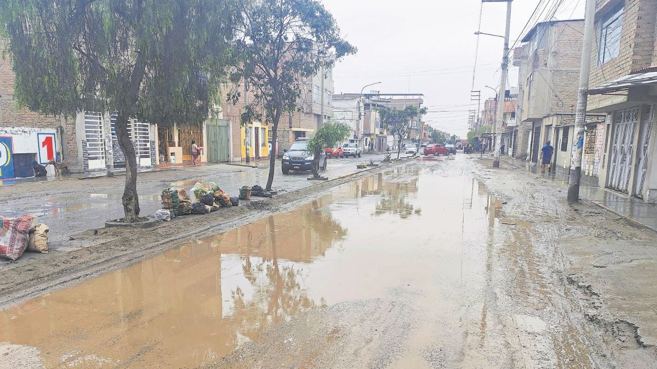 El estado de emergencia está decretado y urge acelerar proyectos y actividades para mitigar posibles eventos climáticos severos; sin embargo, la mayoría de municipalidades distritales de la provincia de Trujillo no invierten sus recursos económicos con la celeridad que la situación amerita. Precipitaciones acechan.