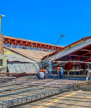 Comerciantes sin ventas por demoras en el techado del Mercado San Camilo