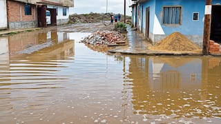 Oleajes afectan casas y malecón en La Libertad