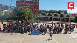Sindicatos realizan marcha de solidaridad y rechazan direccionamiento de concursos CAS en Huancayo