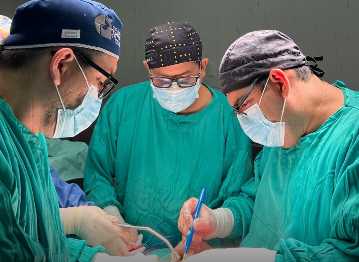 El cáncer de mama es la principal causa de muerte por cáncer en mujeres en Perú. Especialistas recomiendan a las pacientes informarse antes de una cirugía para garantizar una recuperación segura y una mejor calidad de vida.