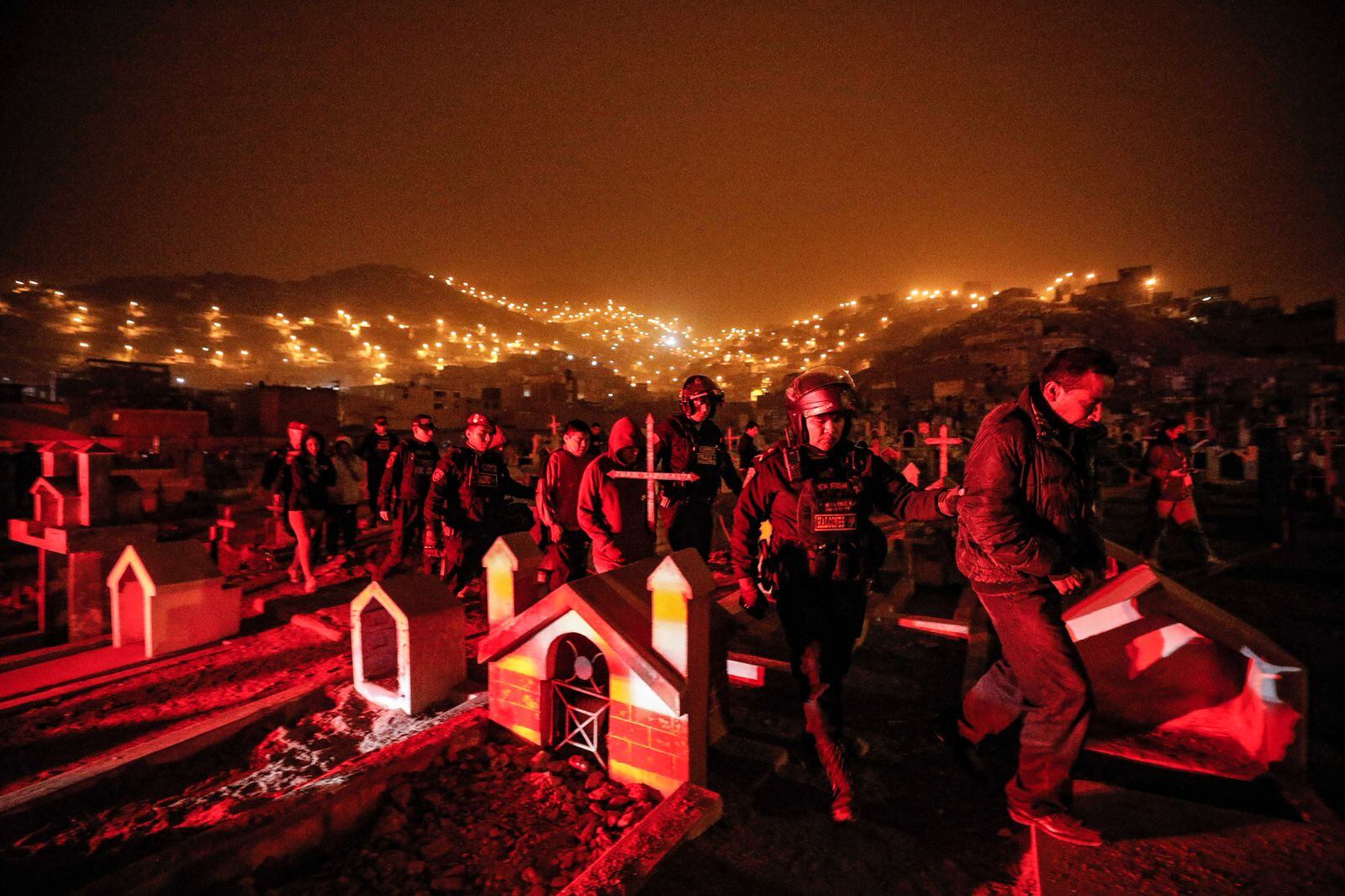 Delincuentes tenían guarida en cementerio. Foto: GEC