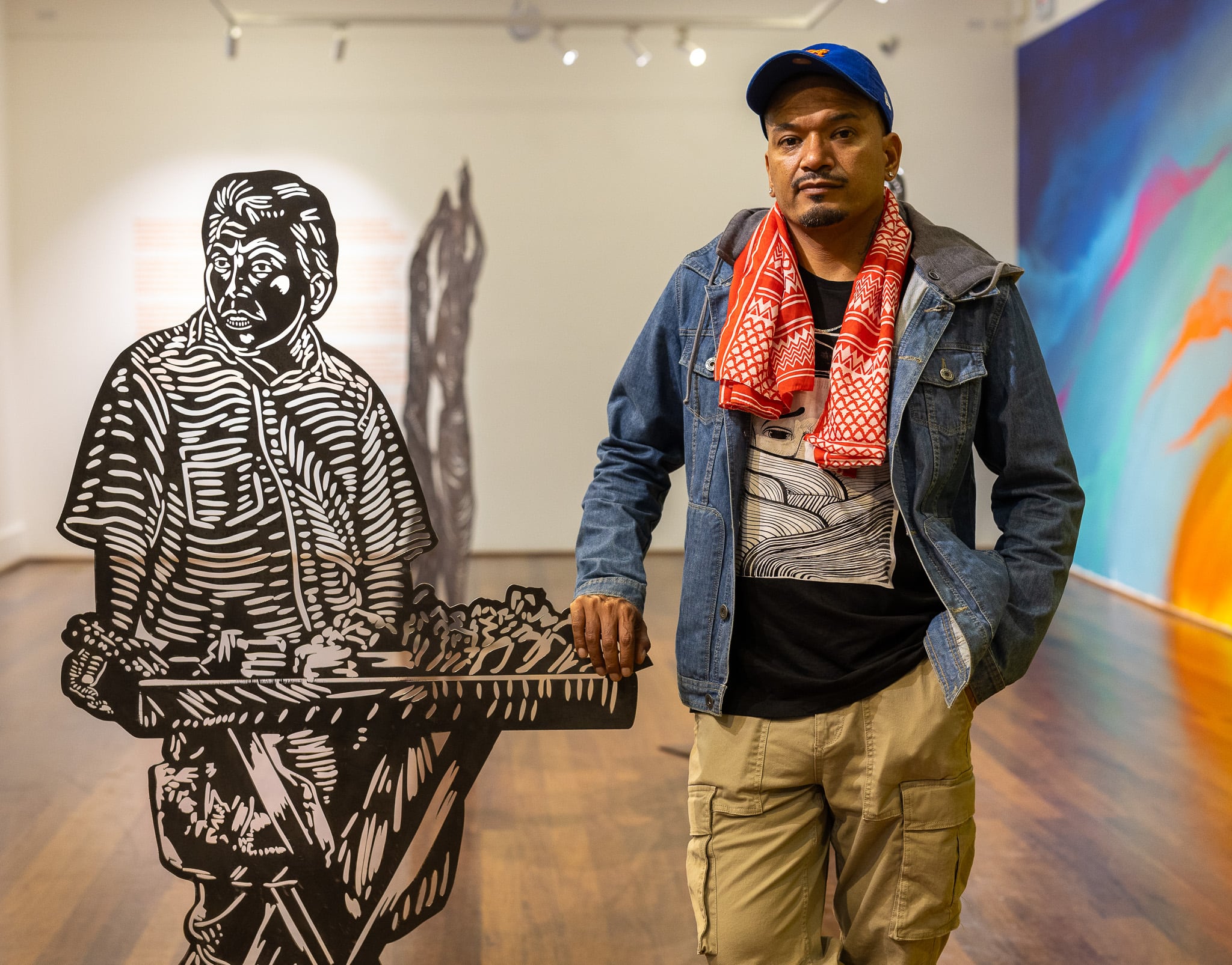 La muestra del artista Joan Entes Jiménez Suero, curada por Gisselle Girón Casas, ofrece un homenaje al acto de compartir y convivir en el espacio público. La visita será el 23 de agosto en Miraflores.