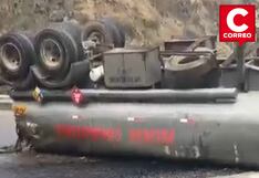 Carretera Central: derrame de petróleo en el río Rímac tras vuelco de camión cisterna