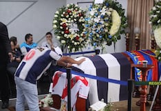 Restos de Hugo “Cholo” Sotil son velados en el estadio Alejandro Villanueva (FOTOS)