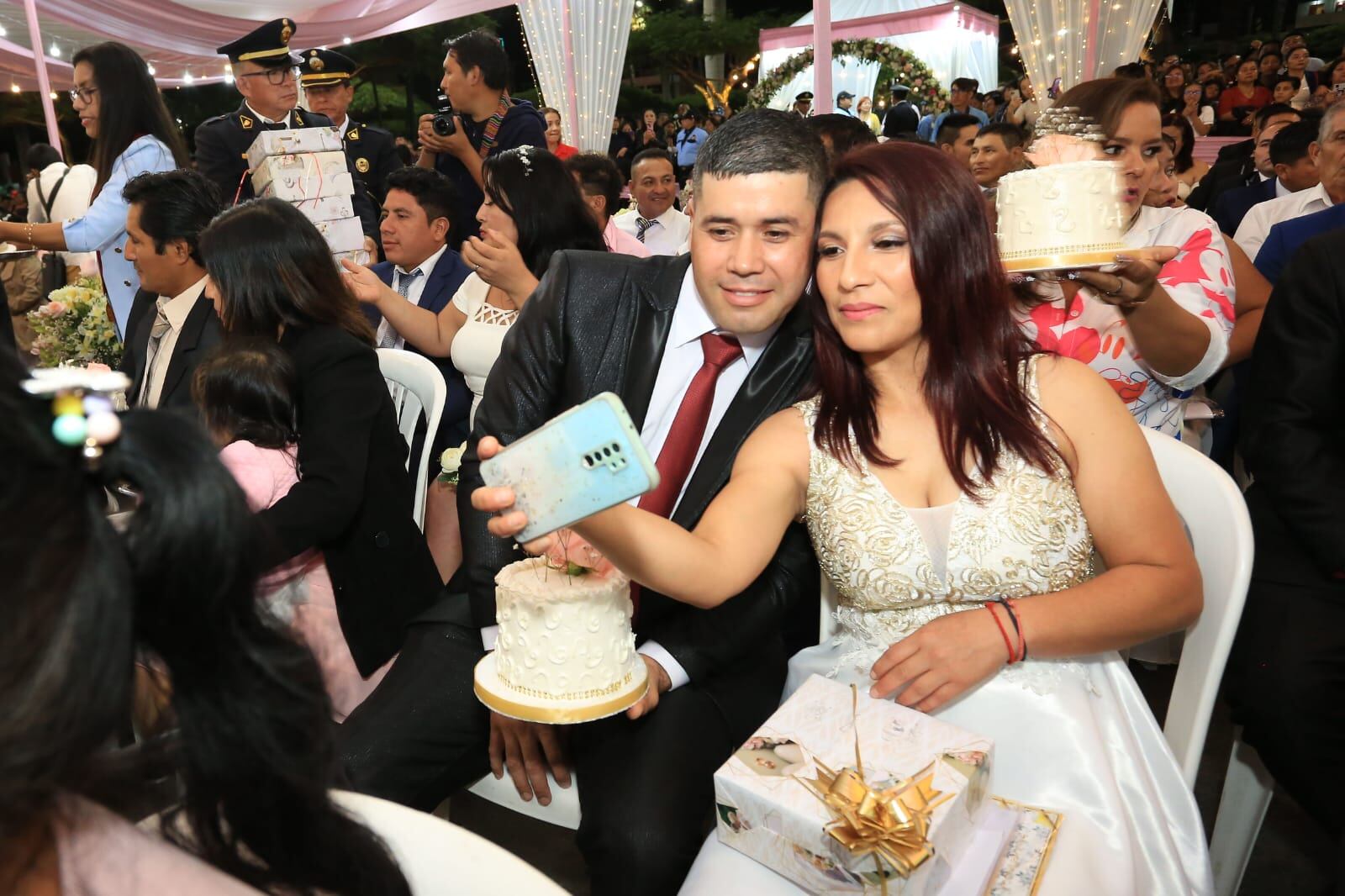 El alcalde y su esposa fueron los padrinos de los novios.