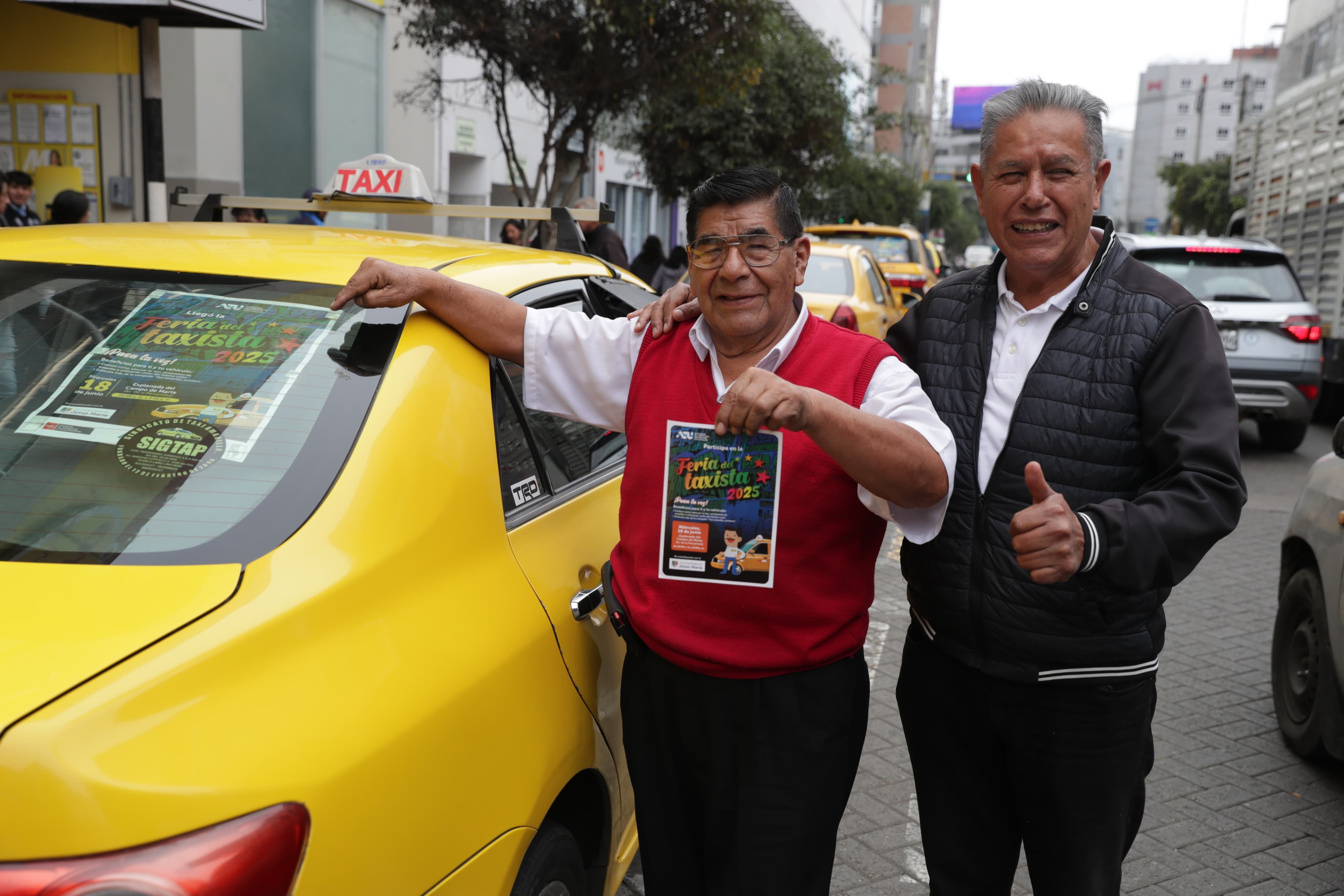 Taxistas que cumplan ciertos requisitos podrán acceder al beneficio del vinilado amarillo, como parte del proceso de estandarización en Lima y Callao. Foto: Julio Reaño/@photo.gec