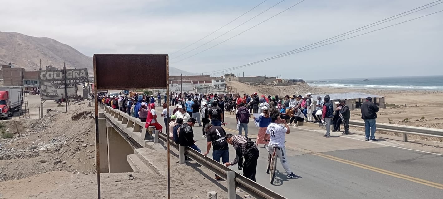 Protesta de pescadores artesanales en litoral de Arequipa. Foto: cortesía.