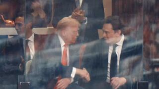 Donald Trump y Elon Musk se reencuentran y dan la mano en funeral de Charlie Kirk
