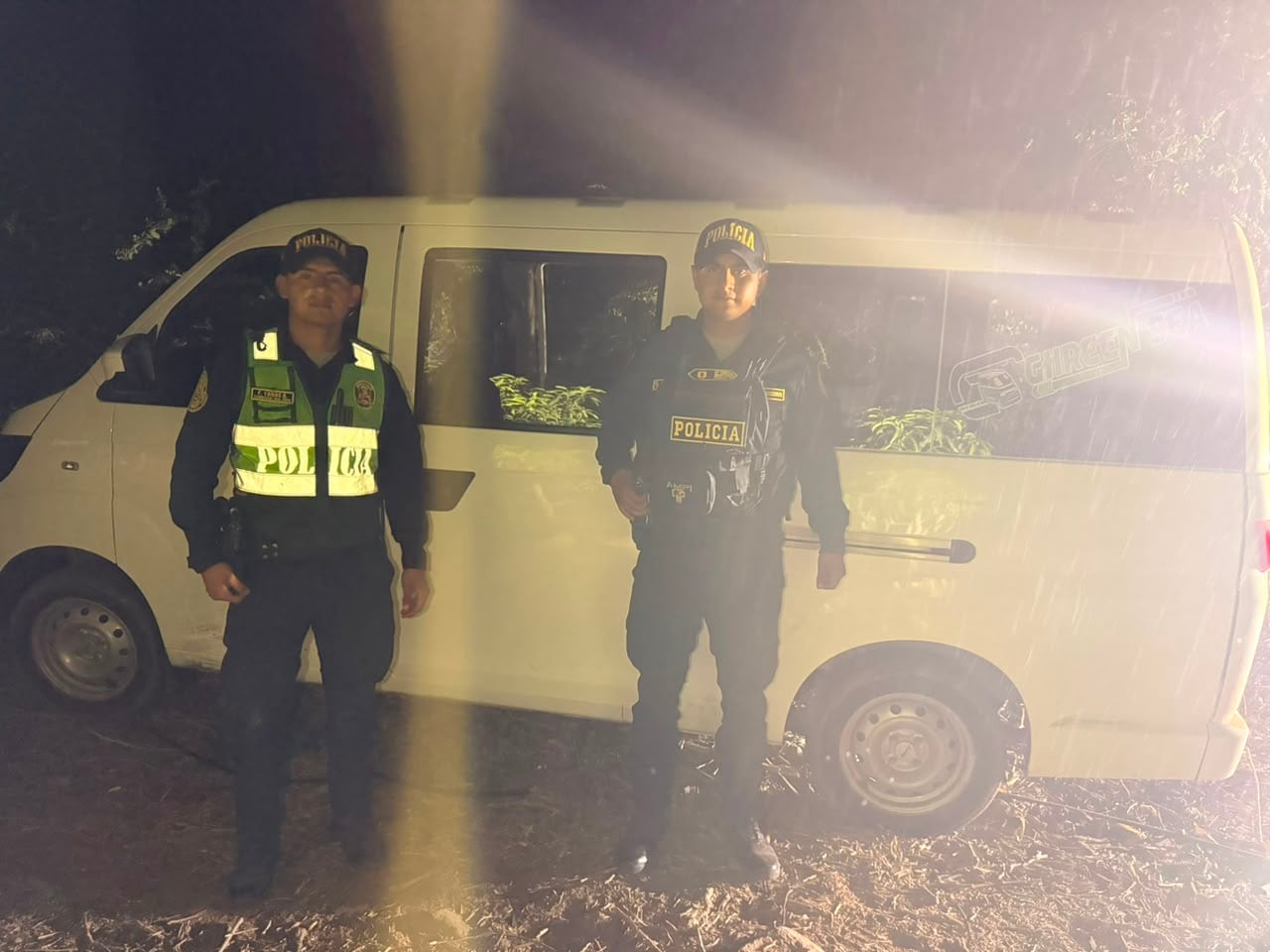 Vehículo estaba por campos de cultivo del distrito de Chao. (Foto: PNP)