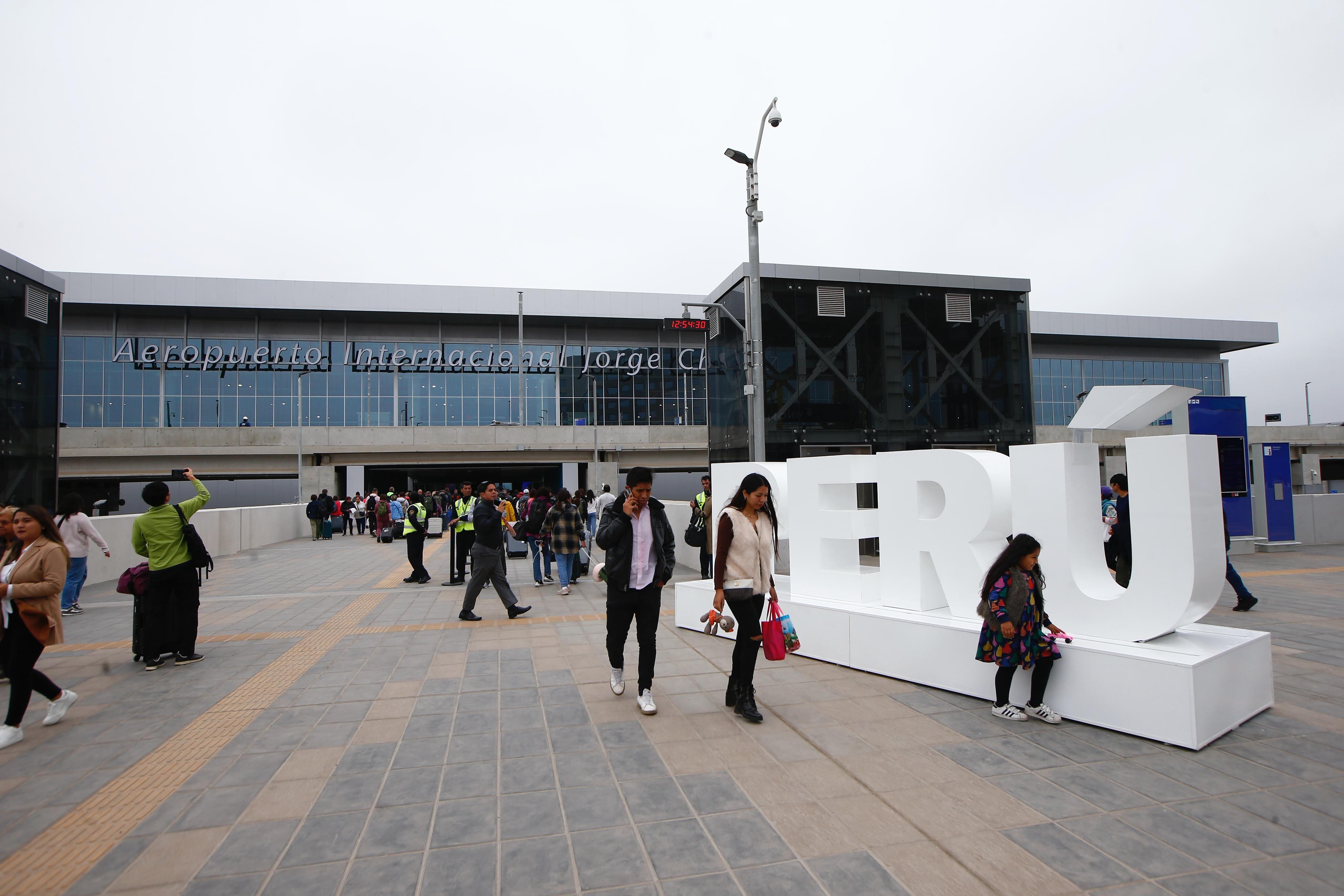 El director de Aeronáutica Civil del MTC explicó que hubo un error en la programación del abastecimiento de combustible, y no una falta del insumo. Ositran evaluará si corresponde aplicar sanciones. (Foto: Fernando Sangama / @photo.gec)