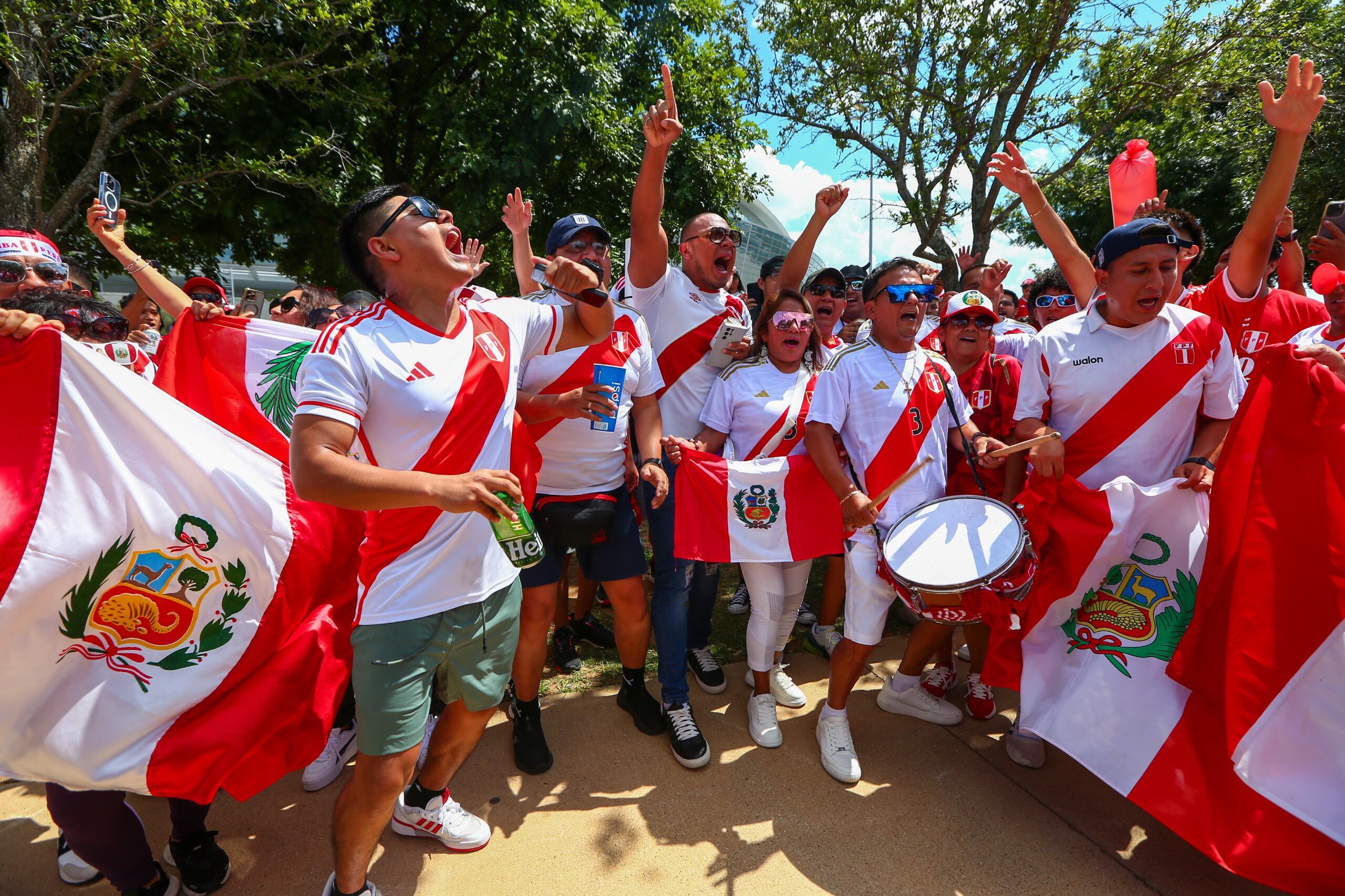 La hinchada peruana llegó al estadio para el debut de la bicolor en la Copa América 2024. (Foto: Fernando Sangama - @photo.gec)