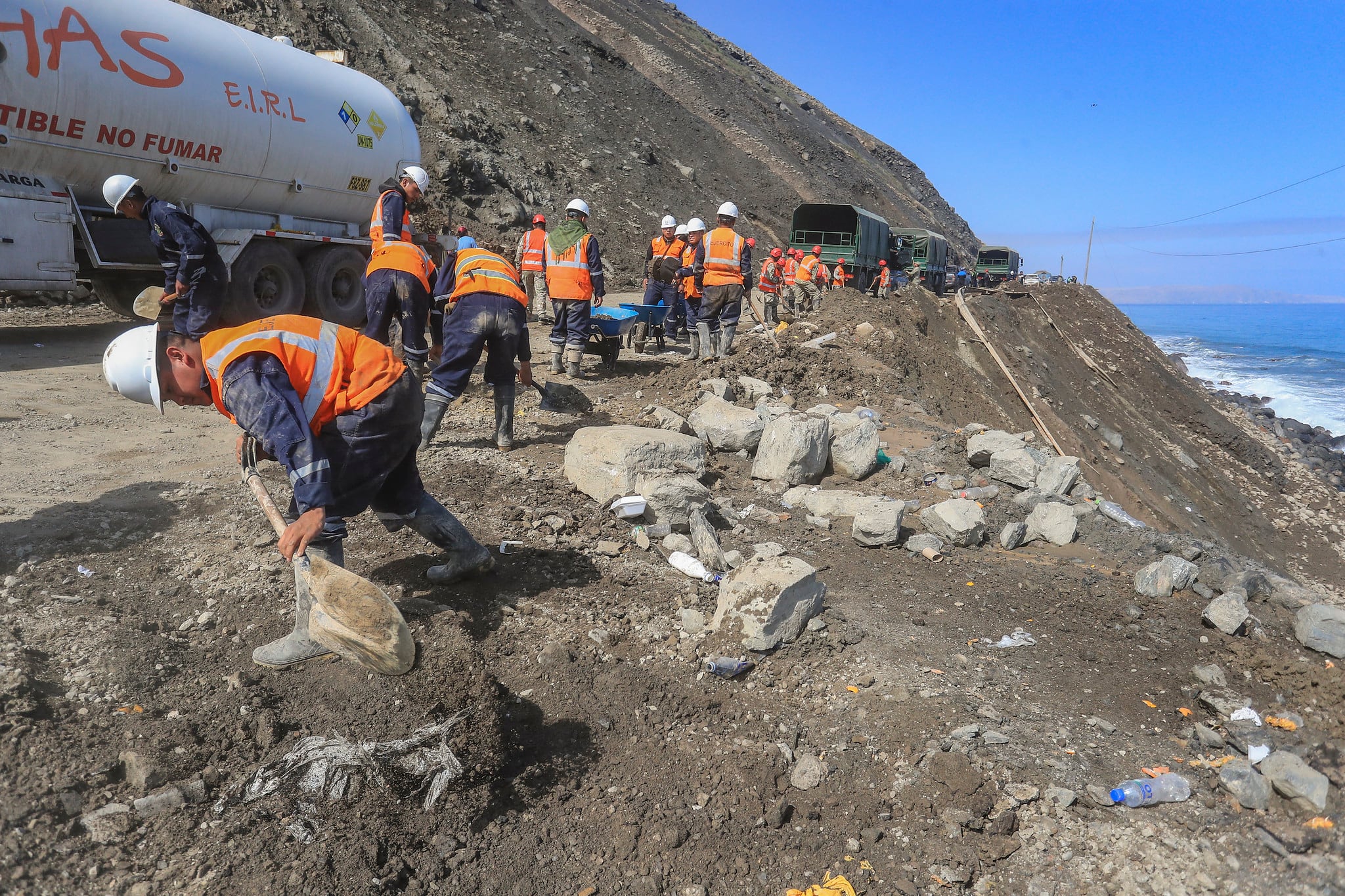 Atención en Atico, Arequipa, tras huaicos y derrumbes en la Panamericana Sur. Foto: Ministerio de Trabajo y Promoción del Empleo.